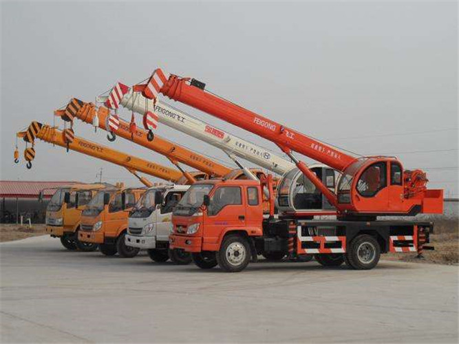 城东区设备出现故障导致停工，怎么处理？是否有备用设备替换？